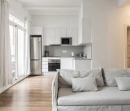 Отремонтированная квартира в Барселоне у моря, 2 комнаты