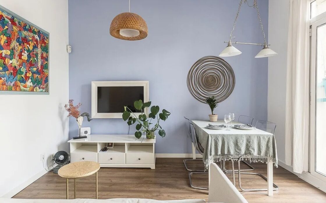 Отремонтированная квартира в Барселоне у моря, 2 комнаты