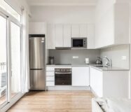 Отремонтированная квартира в Барселоне у моря, 2 комнаты