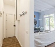 Отремонтированная квартира в Барселоне у моря, 2 комнаты