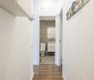 Отремонтированная квартира в Барселоне у моря, 2 комнаты