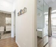 Отремонтированная квартира в Барселоне у моря, 2 комнаты