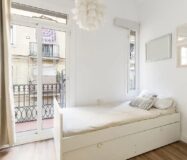 Отремонтированная квартира в Барселоне у моря, 2 комнаты