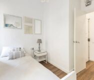 Отремонтированная квартира в Барселоне у моря, 2 комнаты