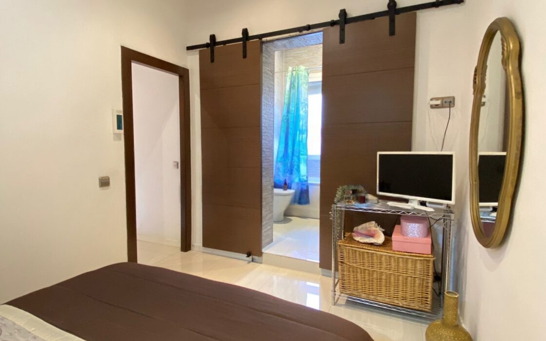 Квартира 60 кв.м з терасою в центрі Барселони