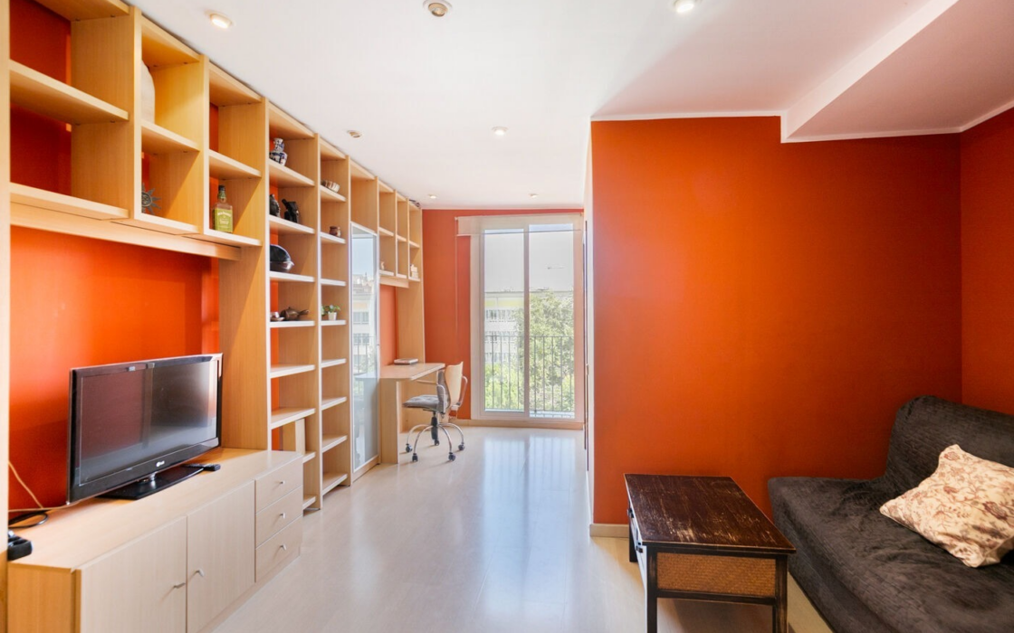 Квартира 50 кв.м з балконом в центрі Барселони