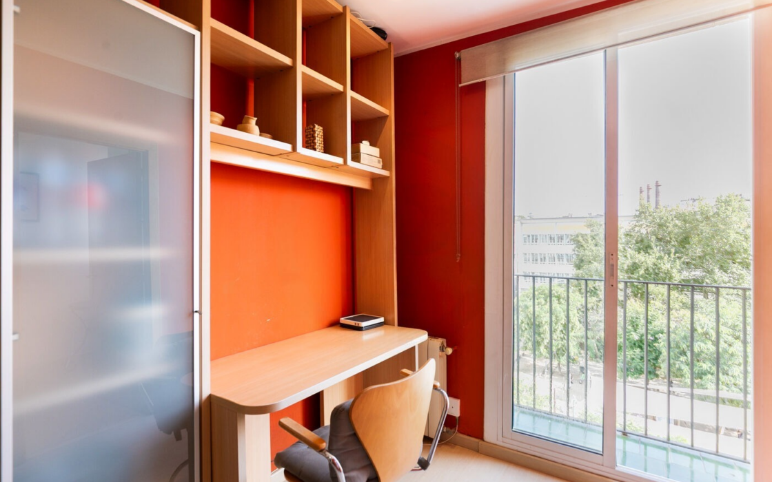 Квартира 50 кв.м з балконом в центрі Барселони