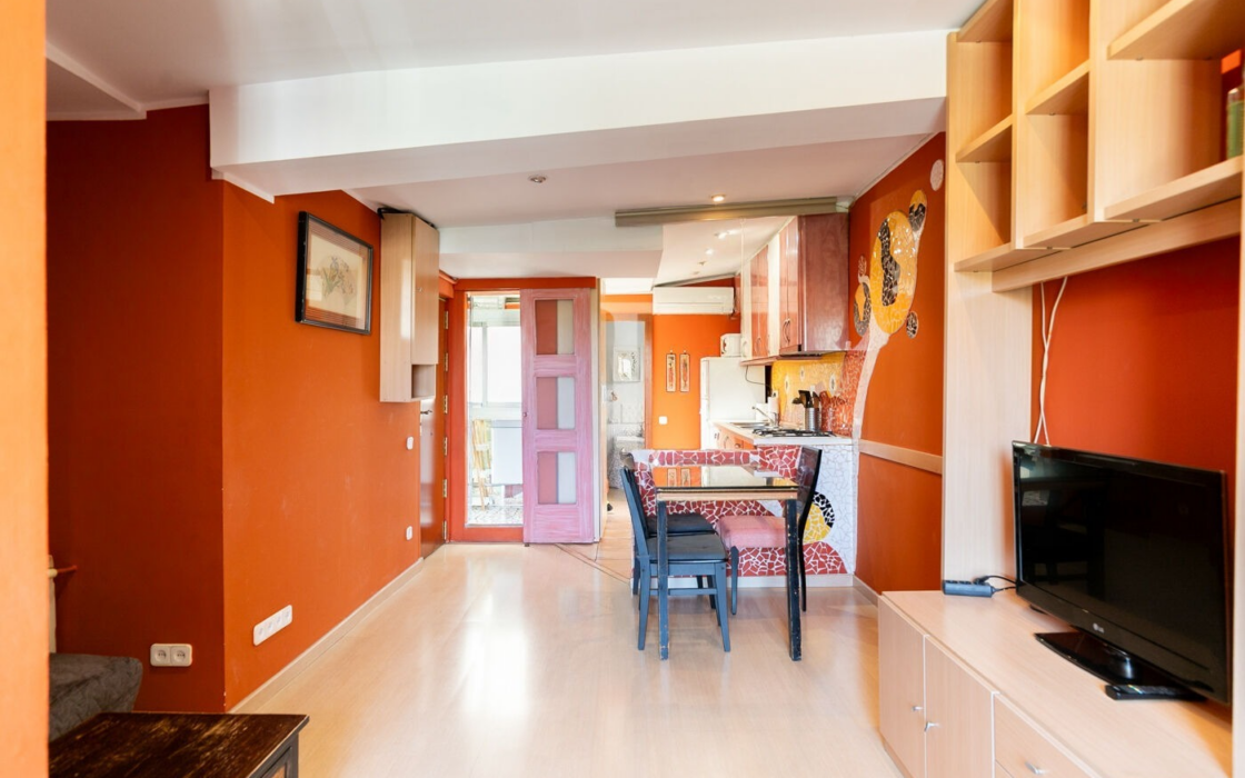 Квартира 50 кв.м з балконом в центрі Барселони