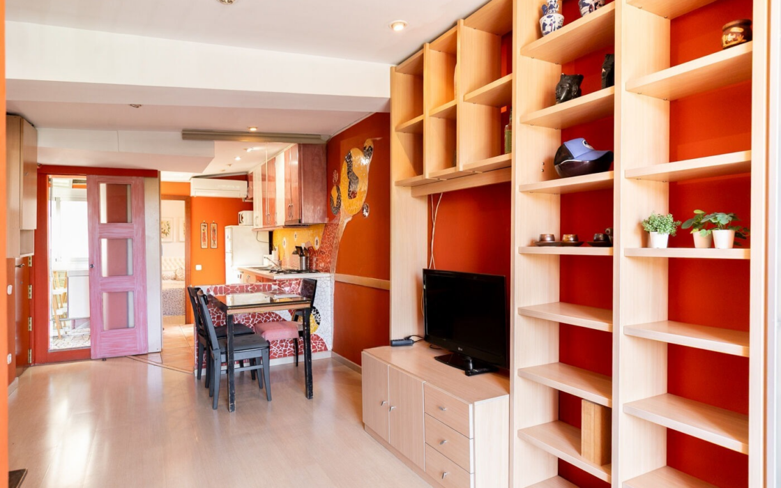 Квартира 50 кв.м з балконом в центрі Барселони