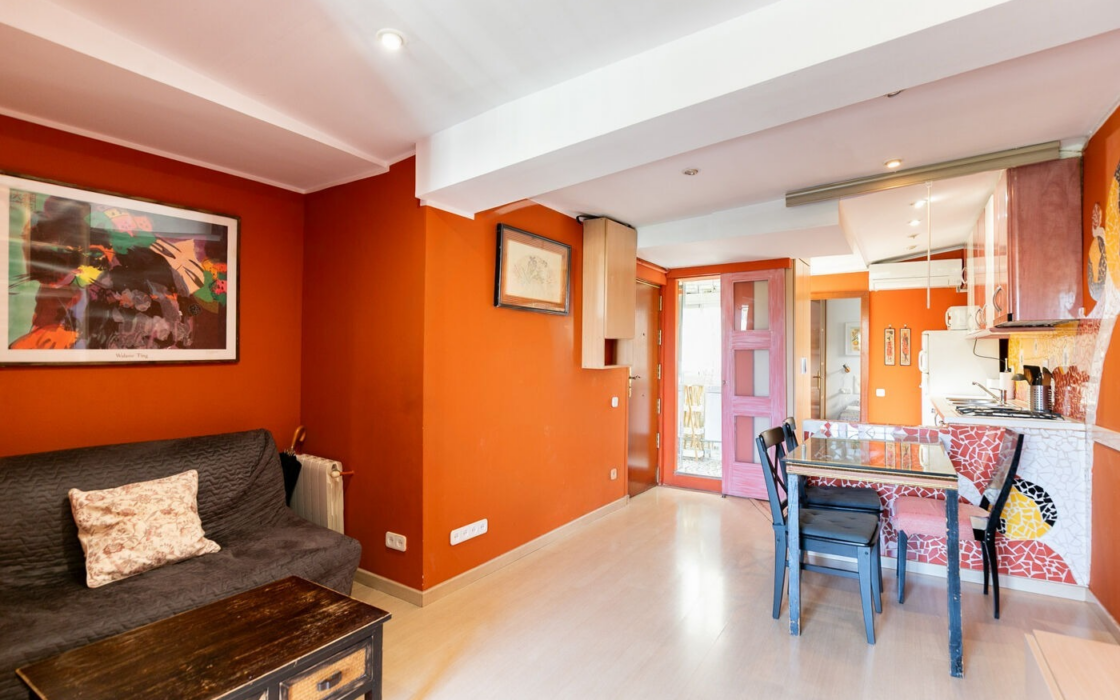 Квартира 50 кв.м з балконом в центрі Барселони