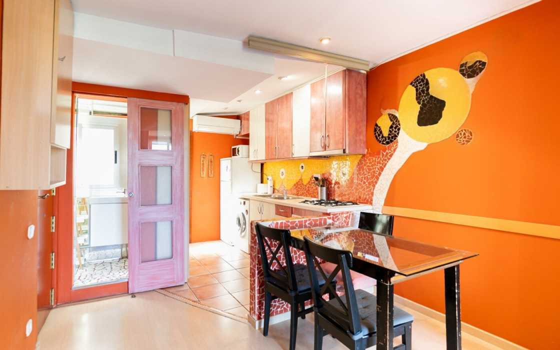 Квартира 50 кв.м з балконом в центрі Барселони