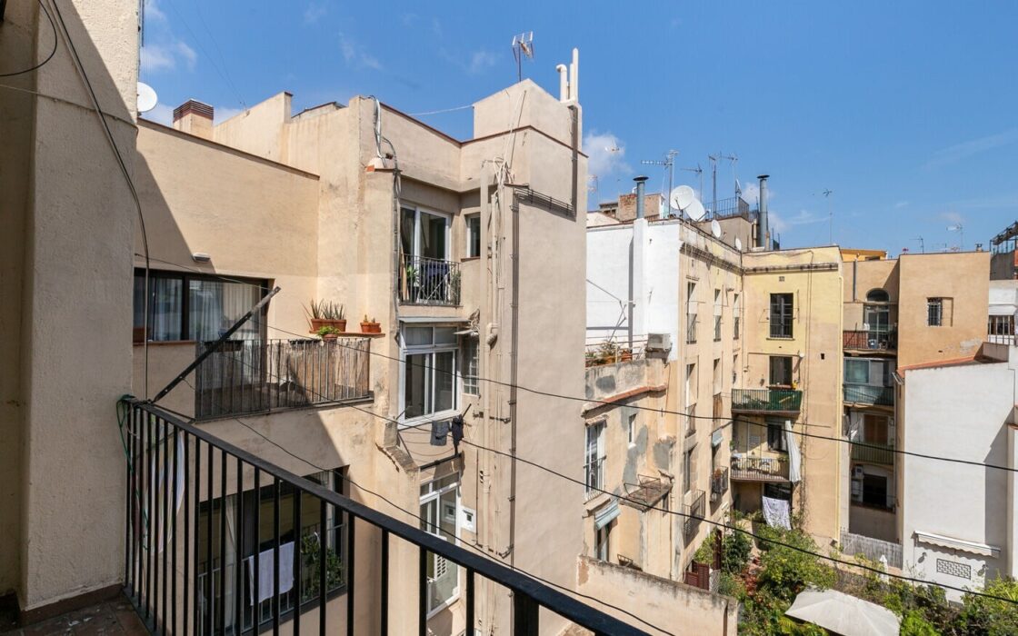 Квартира з балконом в Ель Борн, Барселона, 73 кв.м.