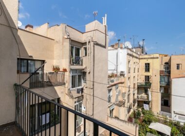 Квартира з балконом в Ель Борн, Барселона, 73 кв.м.