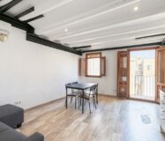 Квартира з балконом в Ель Борн, Барселона, 73 кв.м.