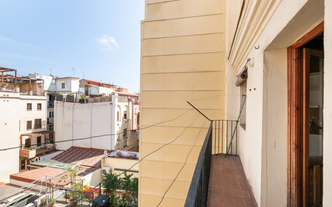 Квартира з балконом в Ель Борн, Барселона, 73 кв.м.