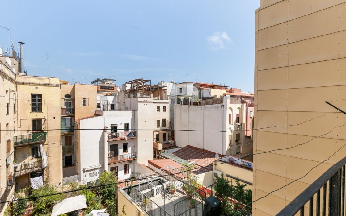 Квартира з балконом в Ель Борн, Барселона, 73 кв.м.