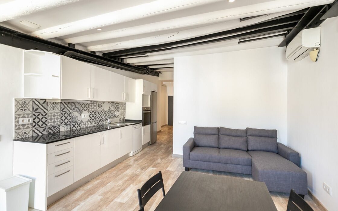 Квартира з балконом в Ель Борн, Барселона, 73 кв.м.