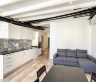 Квартира з балконом в Ель Борн, Барселона, 73 кв.м.