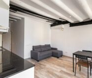 Квартира з балконом в Ель Борн, Барселона, 73 кв.м.