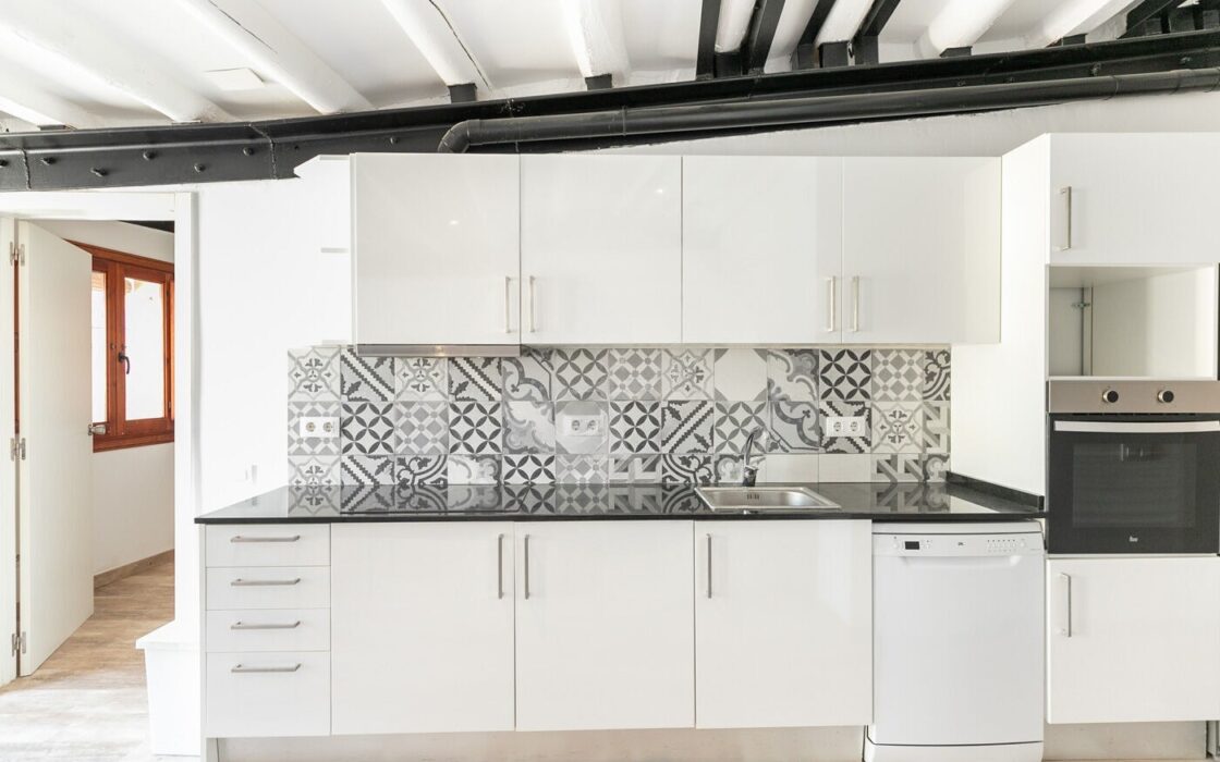 Квартира з балконом в Ель Борн, Барселона, 73 кв.м.