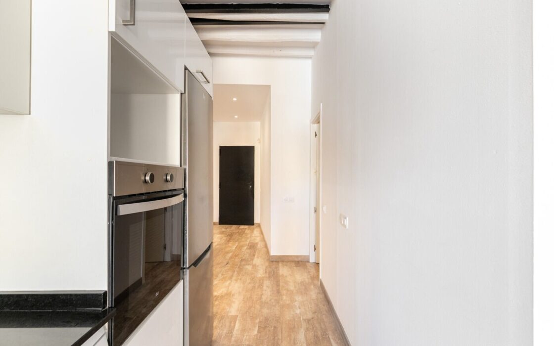 Квартира з балконом в Ель Борн, Барселона, 73 кв.м.