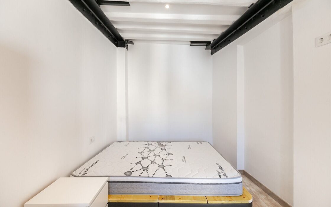 Квартира з балконом в Ель Борн, Барселона, 73 кв.м.