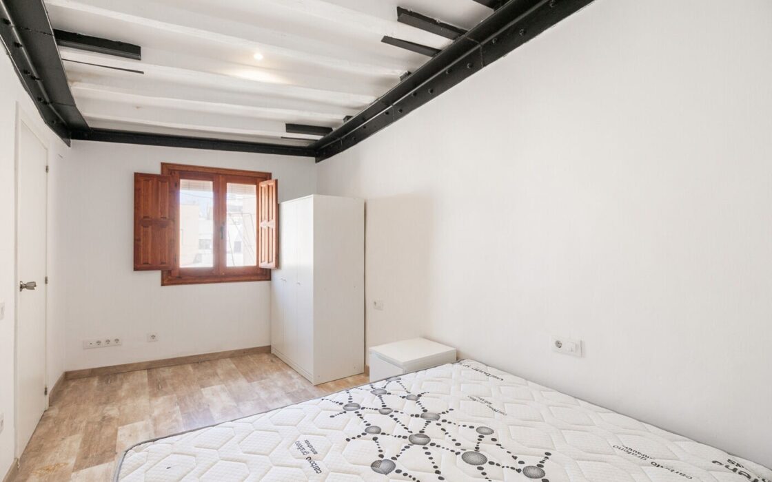 Квартира з балконом в Ель Борн, Барселона, 73 кв.м.