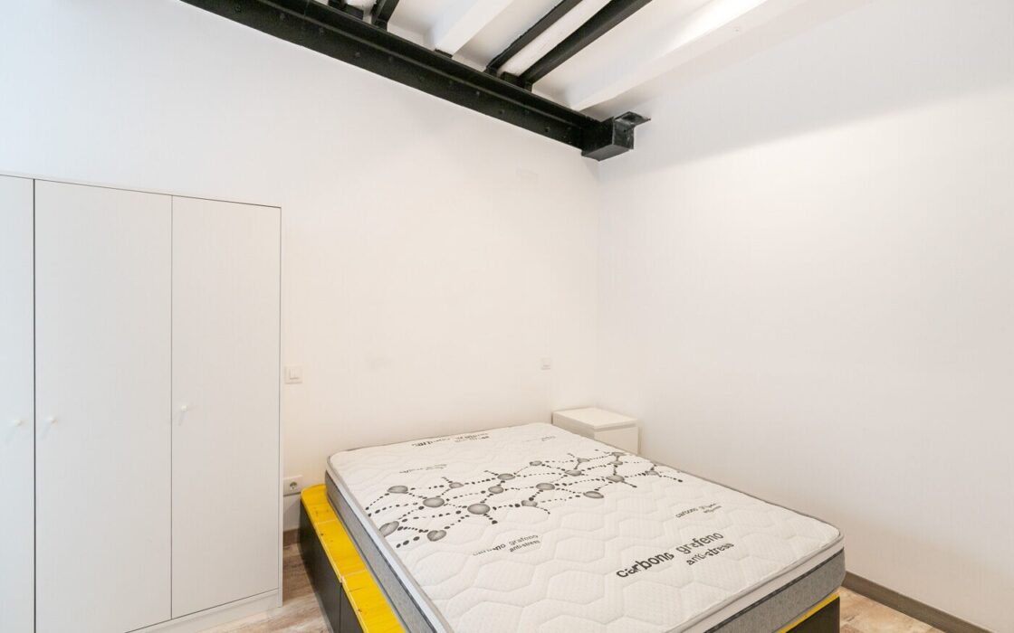 Квартира з балконом в Ель Борн, Барселона, 73 кв.м.