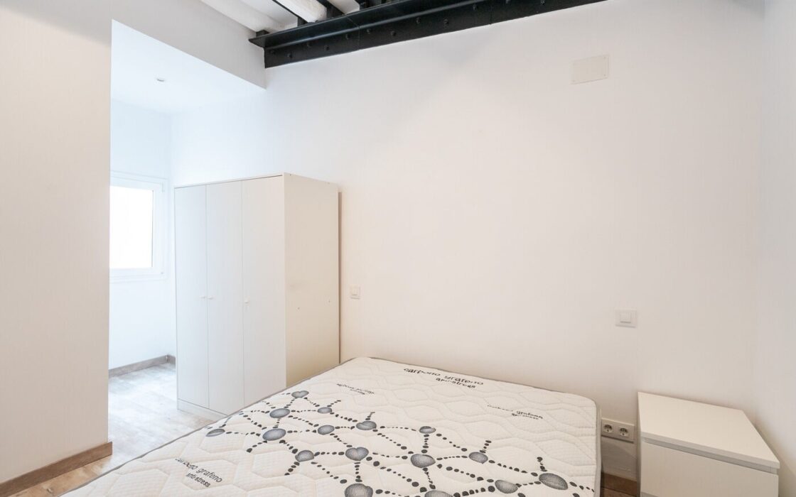 Квартира з балконом в Ель Борн, Барселона, 73 кв.м.