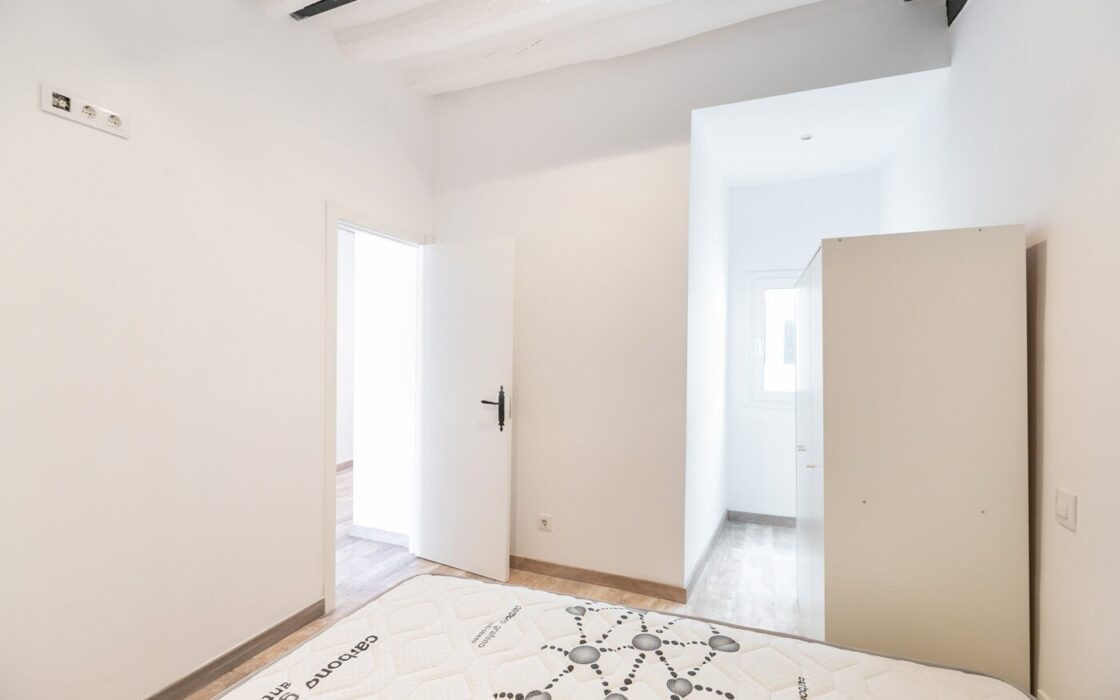 Квартира з балконом в Ель Борн, Барселона, 73 кв.м.