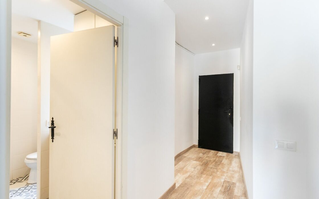 Квартира з балконом в Ель Борн, Барселона, 73 кв.м.