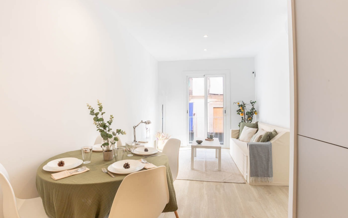 Сучасна квартира 54 кв.м в центрі Барселони з ремонтом