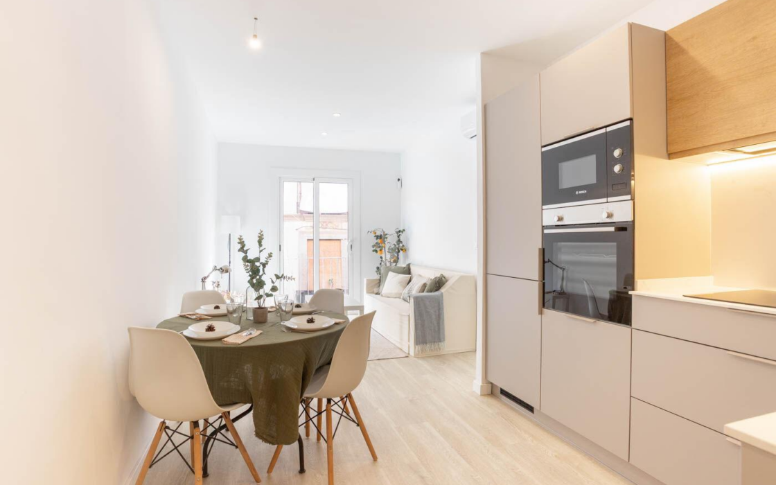 Сучасна квартира 54 кв.м в центрі Барселони з ремонтом