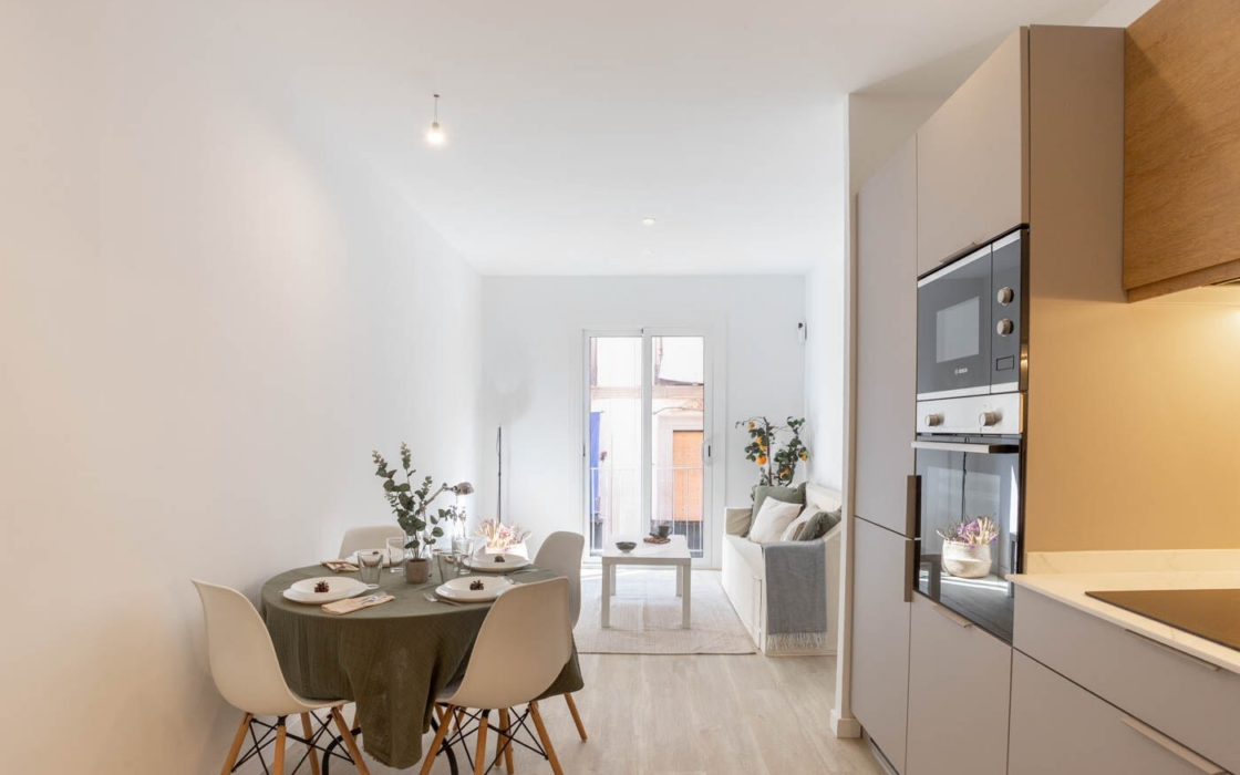 Сучасна квартира 54 кв.м в центрі Барселони з ремонтом