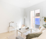 Сучасна квартира 54 кв.м в центрі Барселони з ремонтом