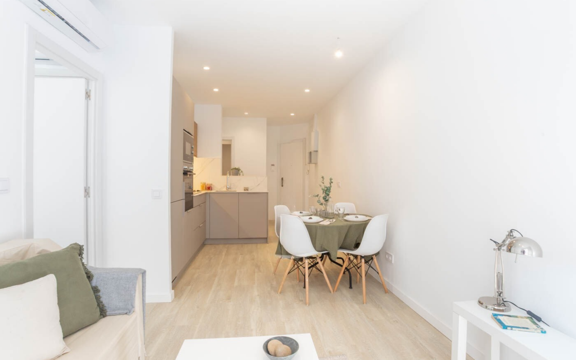 Сучасна квартира 54 кв.м в центрі Барселони з ремонтом