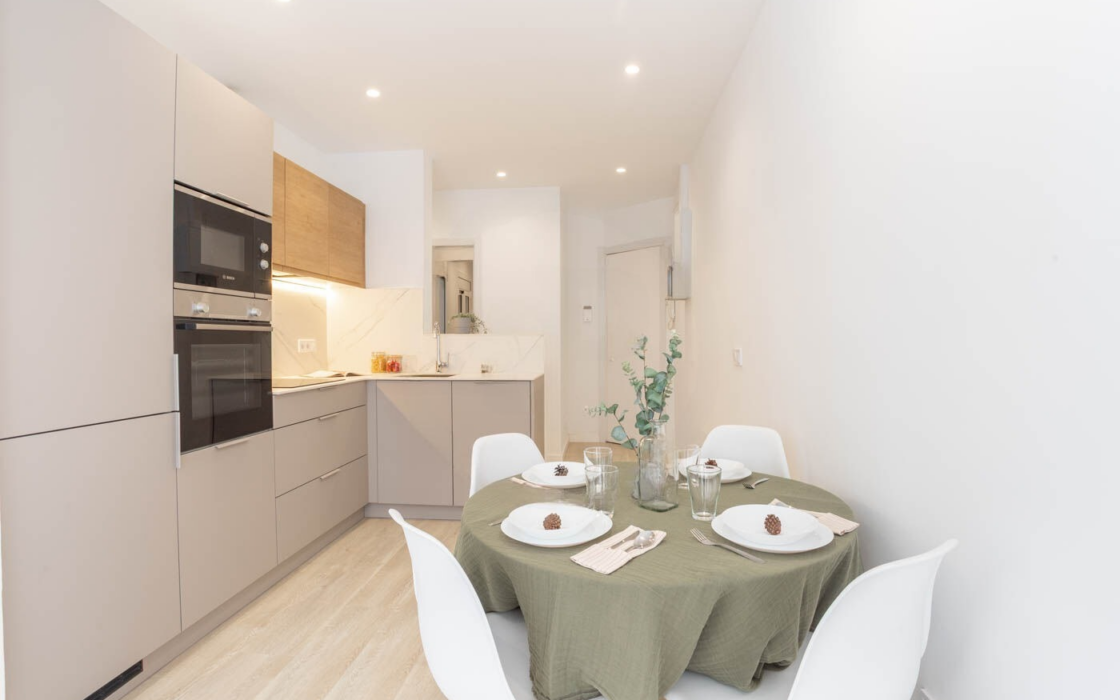 Сучасна квартира 54 кв.м в центрі Барселони з ремонтом