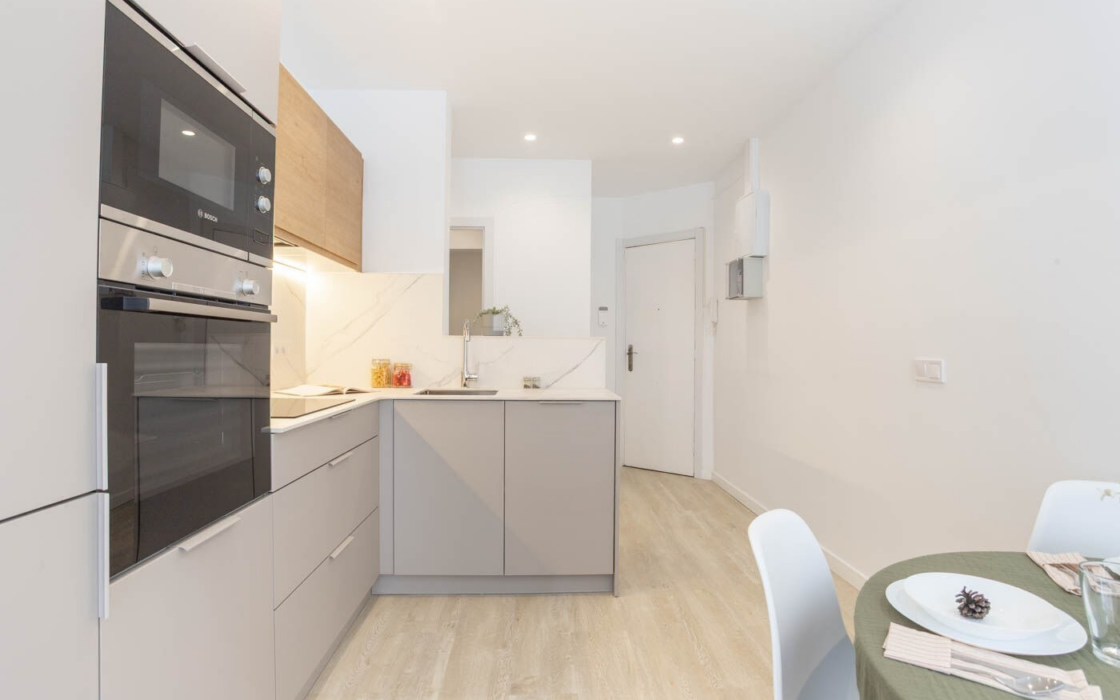 Сучасна квартира 54 кв.м в центрі Барселони з ремонтом