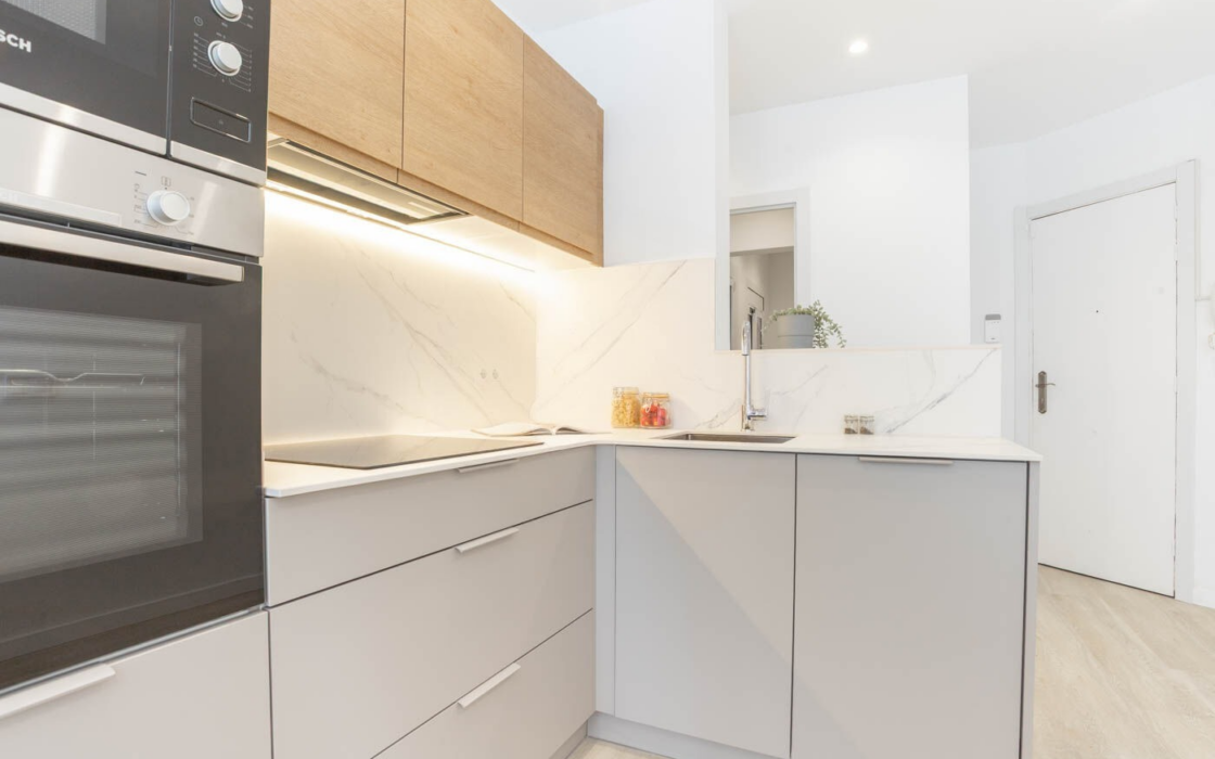 Сучасна квартира 54 кв.м в центрі Барселони з ремонтом