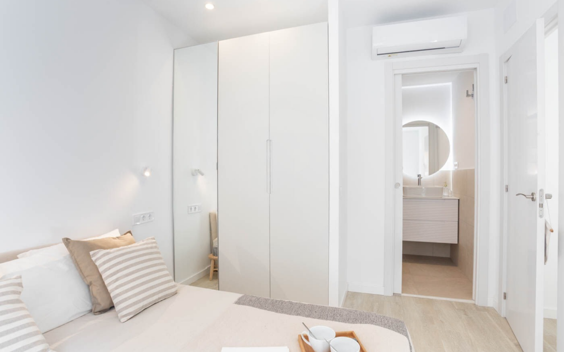 Сучасна квартира 54 кв.м в центрі Барселони з ремонтом