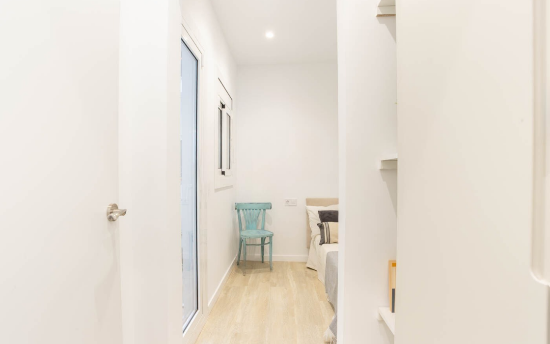 Сучасна квартира 54 кв.м в центрі Барселони з ремонтом