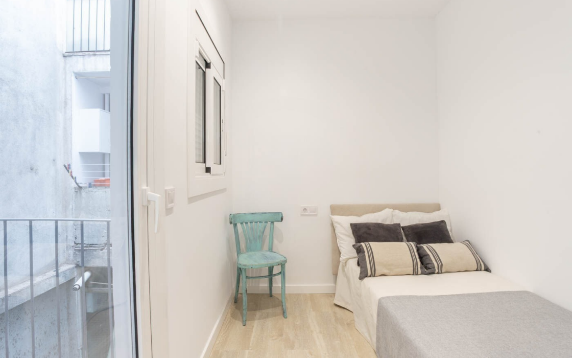 Сучасна квартира 54 кв.м в центрі Барселони з ремонтом