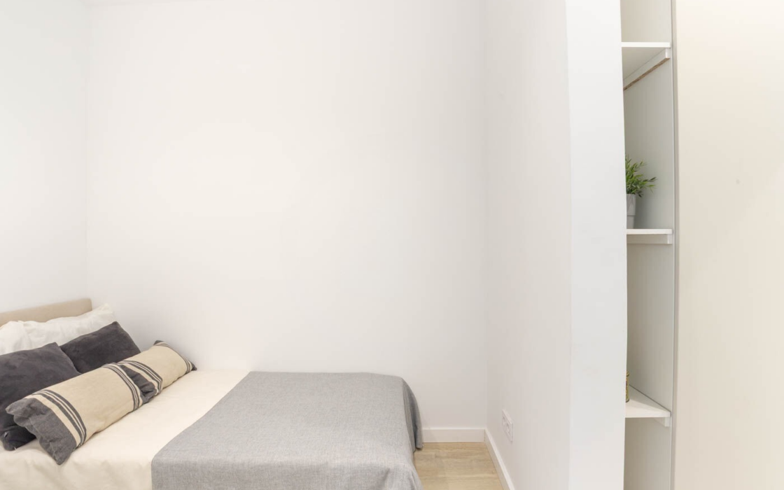 Сучасна квартира 54 кв.м в центрі Барселони з ремонтом