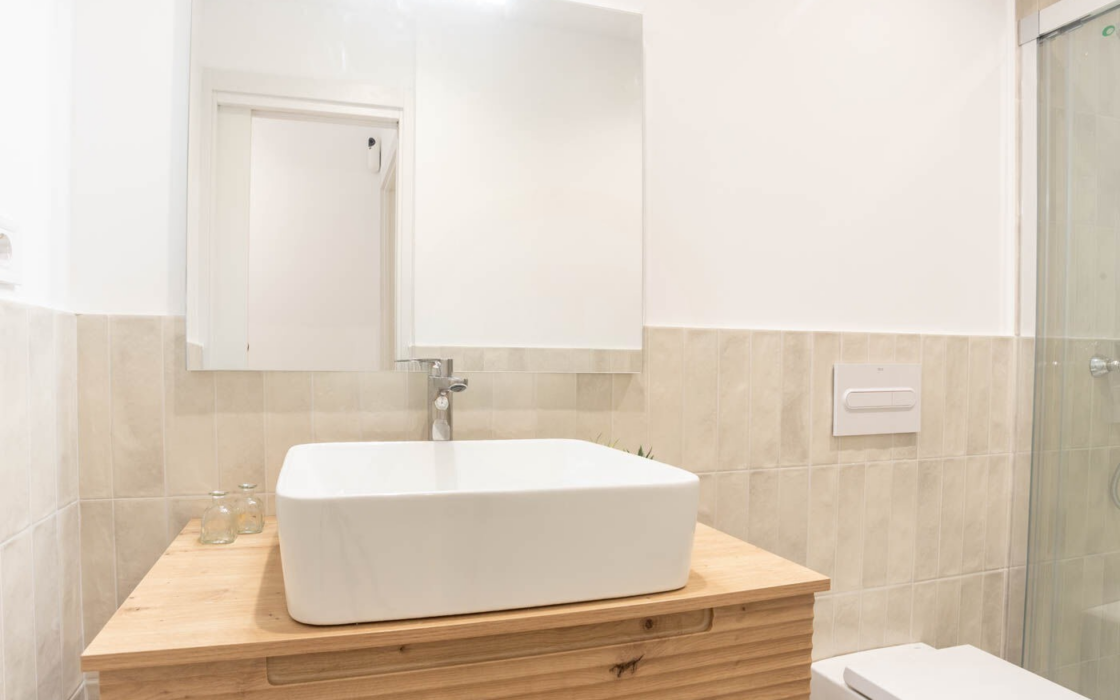 Сучасна квартира 54 кв.м в центрі Барселони з ремонтом