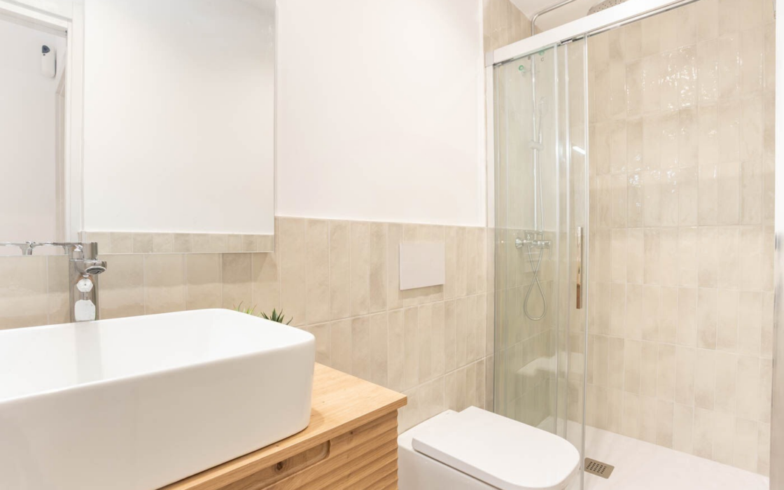 Сучасна квартира 54 кв.м в центрі Барселони з ремонтом