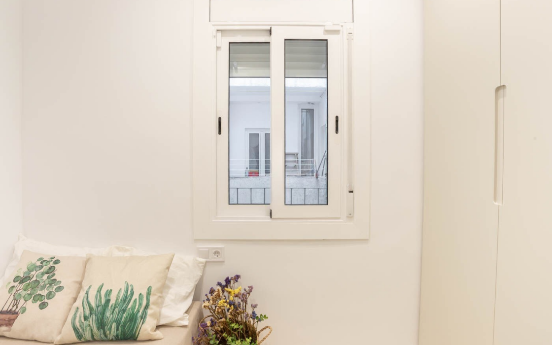 Сучасна квартира 54 кв.м в центрі Барселони з ремонтом