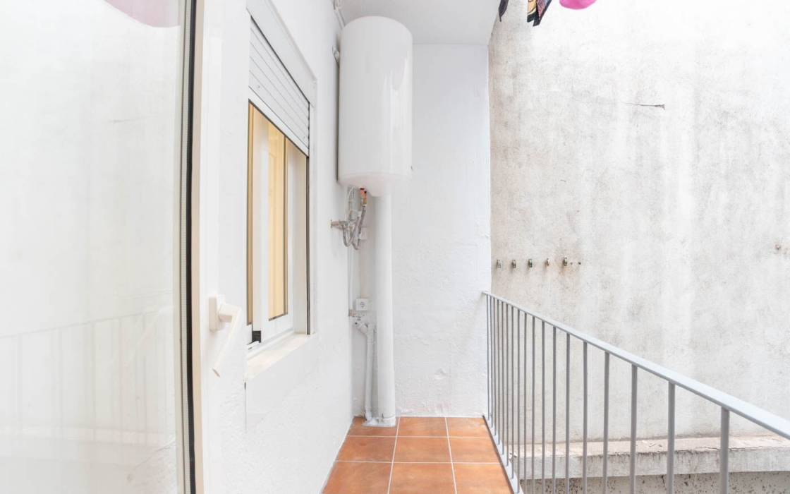 Сучасна квартира 54 кв.м в центрі Барселони з ремонтом