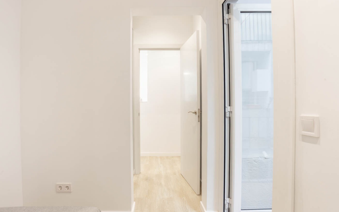 Сучасна квартира 54 кв.м в центрі Барселони з ремонтом