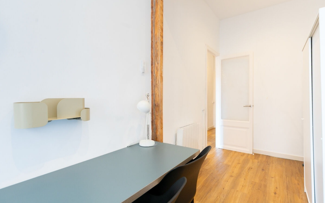 Квартира 71 кв.м в Барселоні у музею MACBA з ванною