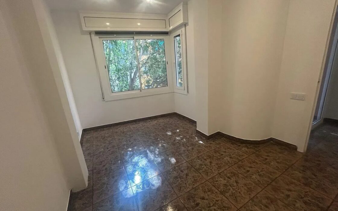 Квартира 80 кв.м в Сант-Антони, Барселона з балконом